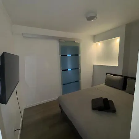 Chic Design And Modern Comfort - 1br With Sofa Bed * لييج