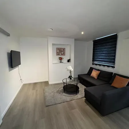 Chic Design And Modern Comfort - 1br With Sofa Bed